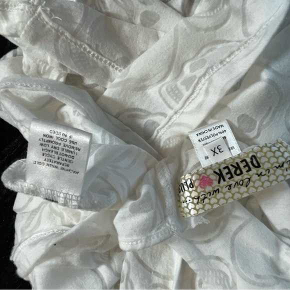 I’m in Love with Derek Heart skull tee shirt, 3X - Picture 7 of 9